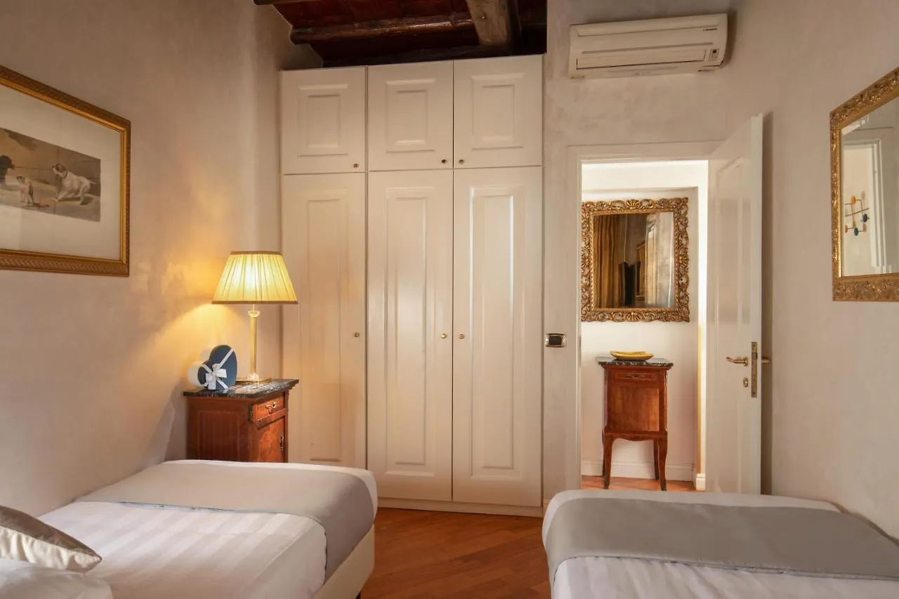 Condotti Corner Apartment Piazza Di Spagna Roma