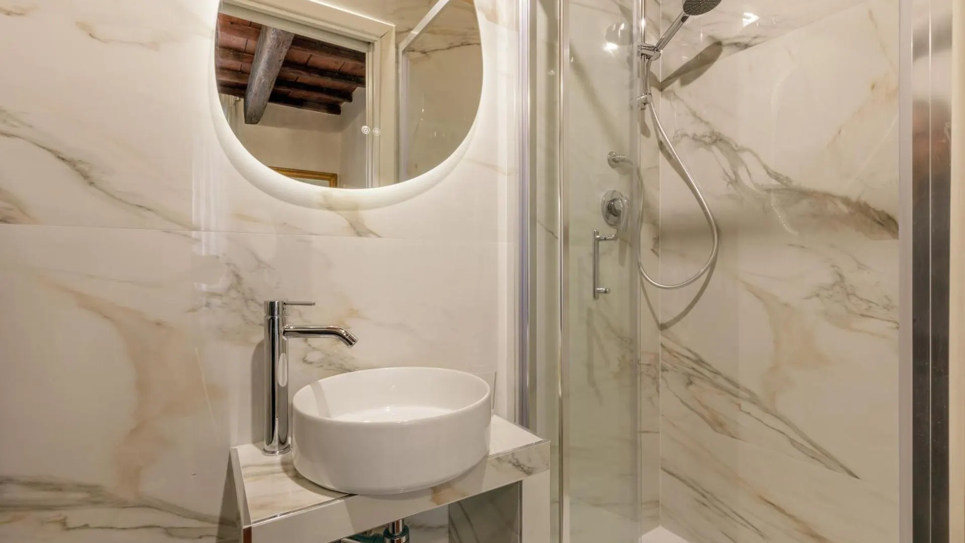 Condotti Corner Apartment Piazza Di Spagna Rome