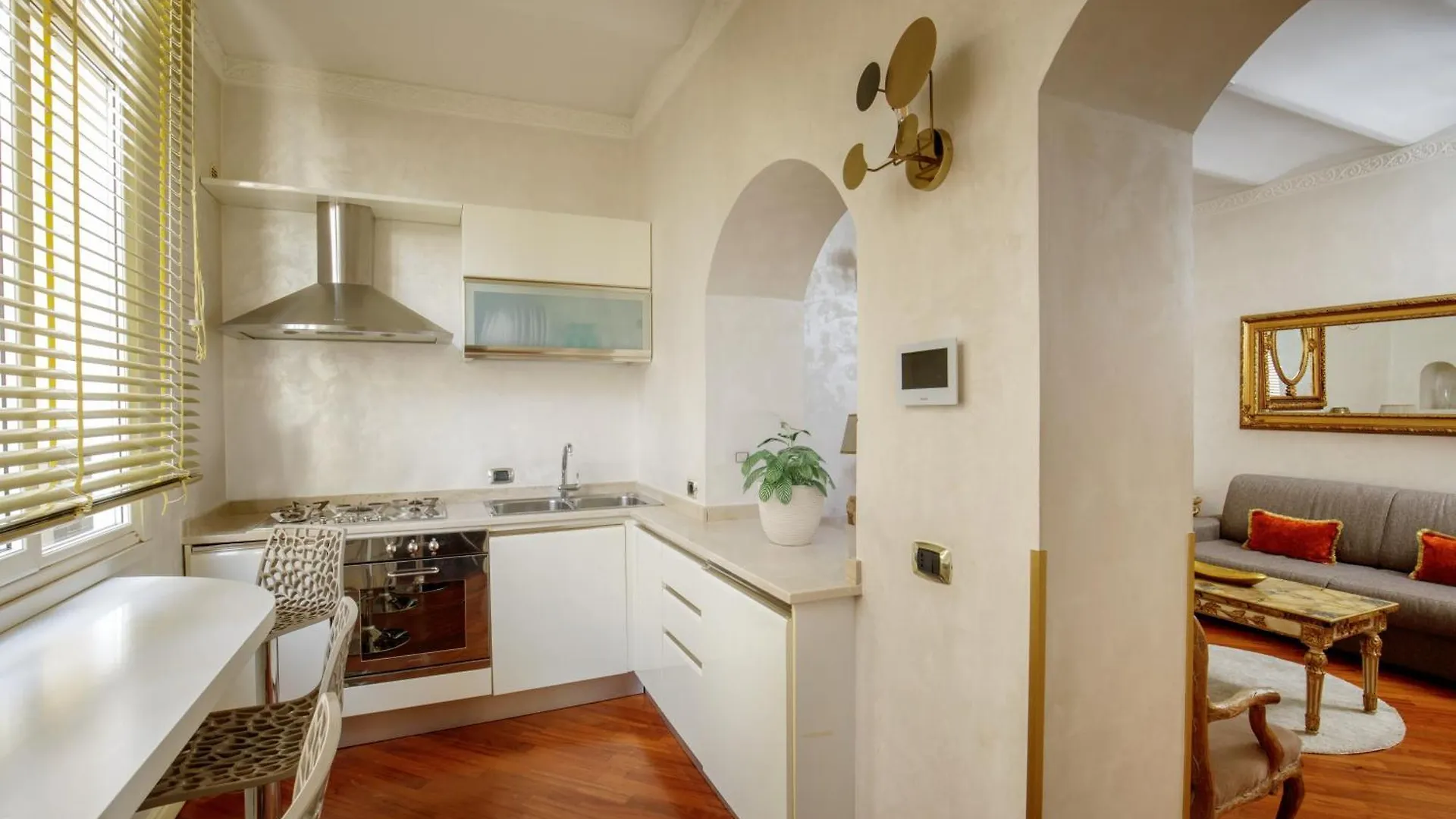 Condotti Corner Apartment Piazza Di Spagna Rome