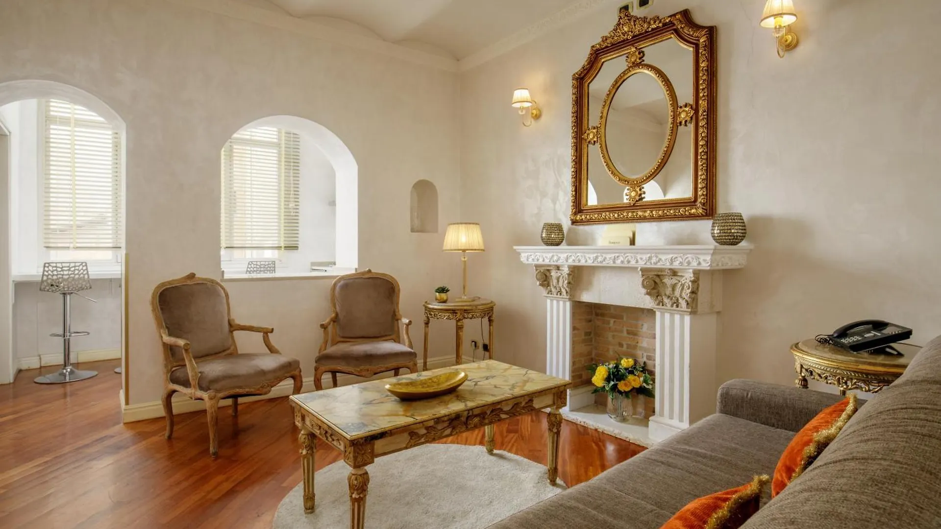 Condotti Corner Apartment Piazza Di Spagna Rome